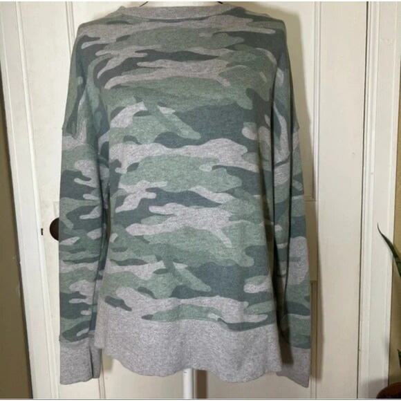 Time and Tru Sweaters - Green and Grey Camo Long Sleeve Crew Neck Sweater Size Large